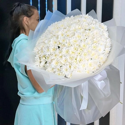 Букет из 51 белой хризантемы